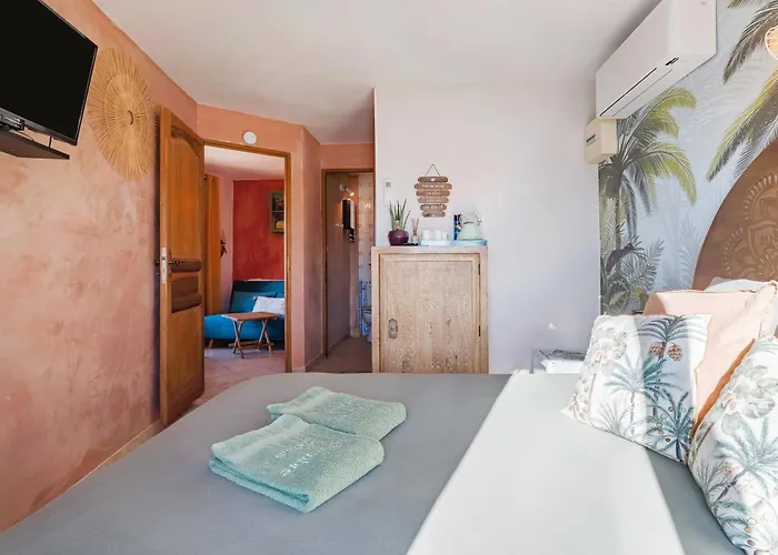 Les Fenieres Bed & Breakfast 3*